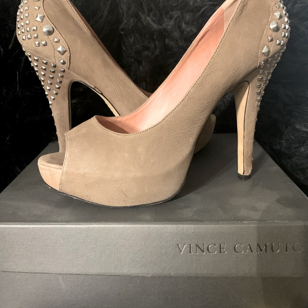 Vince Camuto 8 1/2 heels